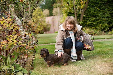 simsearch:6122-07704333,k - Girl with basket and dog in garden Stock Photo - Premium Royalty-Free, Code: 649-03447785