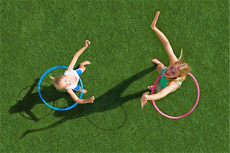 simsearch:695-03373971,k - Mutter und Kind spielen in einem Garten Stockbilder - Premium RF Lizenzfrei, Bildnummer: 649-03465508