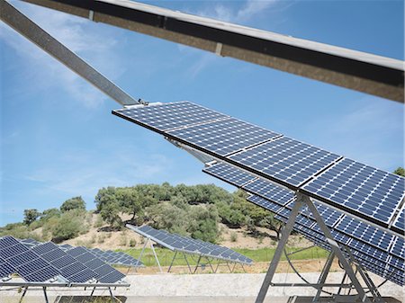 energía alternativa - Solar power station, side view Foto de stock - Sin royalties Premium, Código: 649-03487495