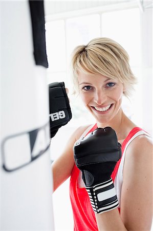 female punching bags - Femme de boxe Photographie de stock - Premium Libres de Droits, Code: 649-03510808