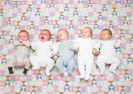 Five babies on quilt Stock Photo - Premium Royalty-Free, Code: 649-03511218