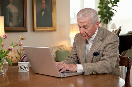 Senior man working on computer Stock Photo - Premium Royalty-Free, Code: 649-03511319