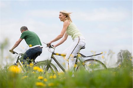 simsearch:614-02394382,k - Couple riding bikes Stock Photo - Premium Royalty-Free, Code: 649-03566001