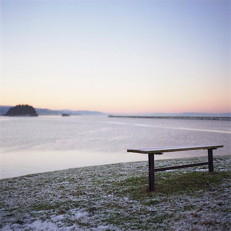 simsearch:649-03511138,k - Bench by sea, wintertime Stock Photo - Premium Royalty-Free, Code: 649-03566408