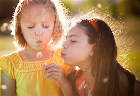 reno - 2 girls blowing on dandelion Stock Photo - Premium Royalty-Free, Code: 649-03566625