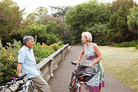 Mature couple having cycling break Stock Photo - Premium Royalty-Free, Code: 649-03606155