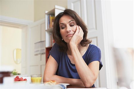 Woman looking bored Stock Photo - Premium Royalty-Free, Code: 649-03606169