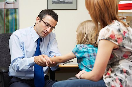 parent and child concern - Doctor examining young girl Stock Photo - Premium Royalty-Free, Code: 649-03621575