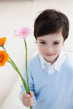 fête des mères - petit garçon avec des fleurs Photographie de stock - Premium Libres de Droits, Code: 649-03666120