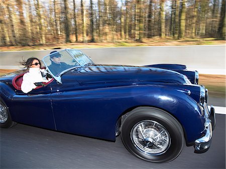 simsearch:614-07444044,k - Couple in an old convertible, freeway Stock Photo - Premium Royalty-Free, Code: 649-03666363