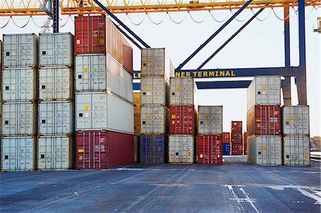 Containers in stacks at port Foto de stock - Sin royalties Premium, Código: 649-03666504