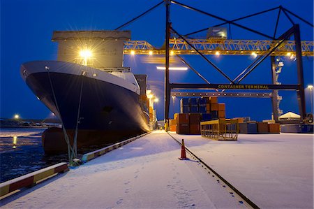 Schiff angedockt im Containerhafen Stockbilder - Premium RF Lizenzfrei, Bildnummer: 649-03666508