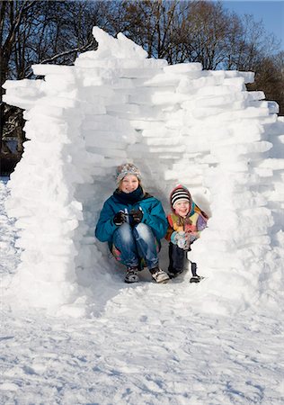 snow fort kid - Girl and boy in igloo in the snow Stock Photo - Premium Royalty-Free, Code: 649-03666660