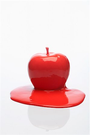 red paint - red apple Stock Photo - Premium Royalty-Free, Code: 649-03666761