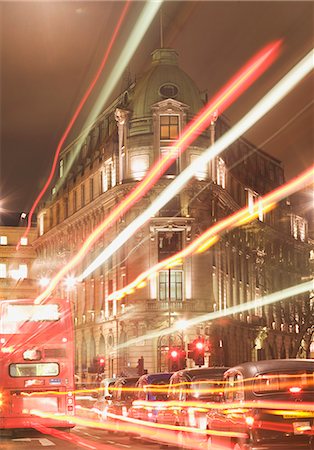 double-decker bus - London street scene at night Foto de stock - Sin royalties Premium, Código: 649-03667261