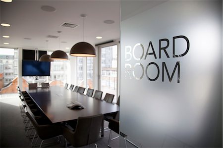 Empty modern boardroom Foto de stock - Sin royalties Premium, Código: 649-03769406