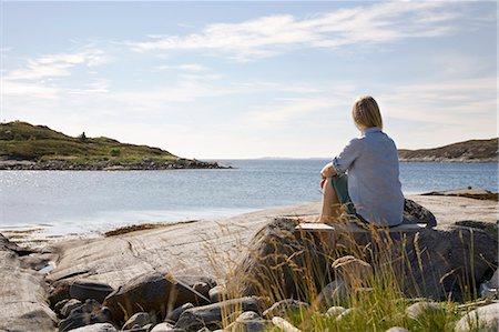 simsearch:614-08866925,k - Woman sitting and looking out to sea Stock Photo - Premium Royalty-Free, Code: 649-03769644