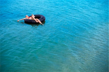 Femme, baignade à la plage Photographie de stock - Premium Libres de Droits, Code: 649-03769739