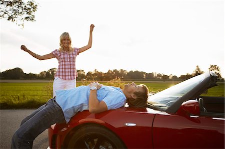 peace of mind car - Couple relaxing in nature around a car Stock Photo - Premium Royalty-Free, Code: 649-03769952