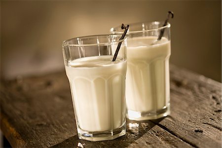 Milk and vanilla Stock Photo - Premium Royalty-Free, Code: 649-03774629