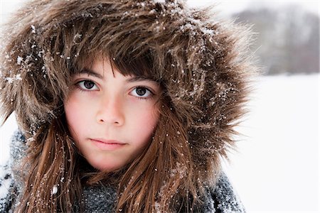 schneien - Mädchen mit Pelzmütze, die ich auf Kamera Stockbilder - Premium RF Lizenzfrei, Bildnummer: 649-03774905