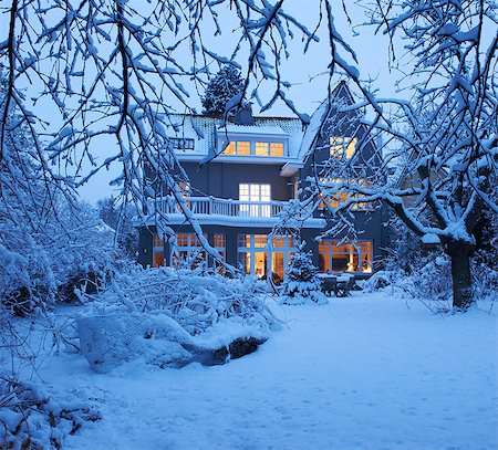 snowy houses - Beautiful villa under the snow Stock Photo - Premium Royalty-Free, Code: 649-03775053