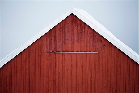 farm winter - Red barn covered with snow Stock Photo - Premium Royalty-Free, Code: 649-03775219