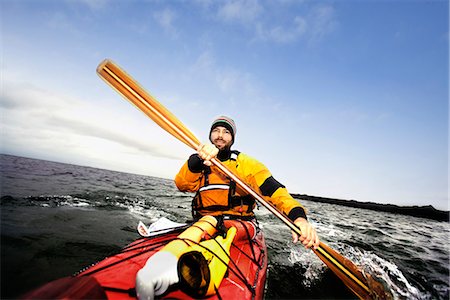 simsearch:6122-07692930,k - Kayaker on see Fotografie stock - Premium Royalty-Free, Codice: 649-03775543