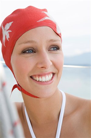 swim cap - Fille souriante Photographie de stock - Premium Libres de Droits, Code: 649-03770504
