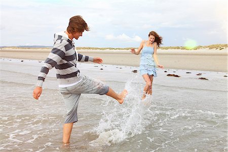 simsearch:649-03771772,k - Young couple playing in the surf Fotografie stock - Premium Royalty-Free, Codice: 649-03771763