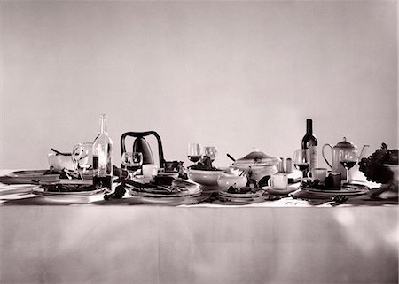 dinner plates on table not people - Remnants of a sumptuous dinner party Stock Photo - Premium Royalty-Free, Code: 649-03796937