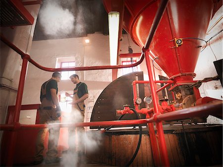 Workers in brewery with sample Stock Photo - Premium Royalty-Free, Code: 649-03797246