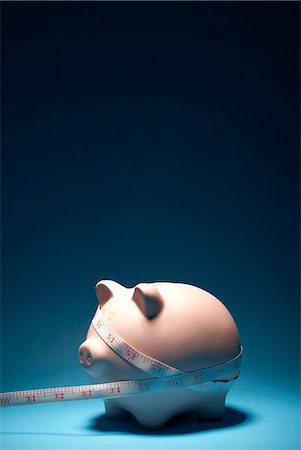 simsearch:649-03293611,k - Piggy bank and measuring tape Stock Photo - Premium Royalty-Free, Code: 649-03797310