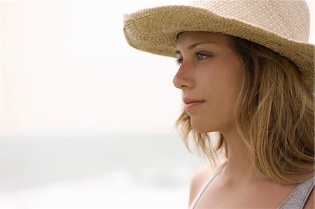 Girl with straw hat in profile Stock Photo - Premium Royalty-Free, Code: 649-03797419