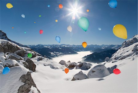 Ballons flying over winter landscape Foto de stock - Sin royalties Premium, Código: 649-03817448