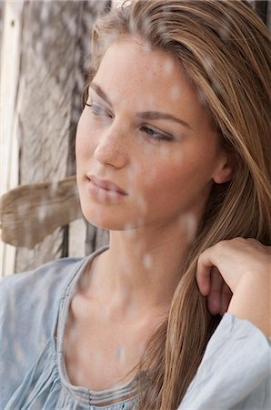 Portrait of a woman looking away Stock Photo - Premium Royalty-Free, Code: 649-03817893