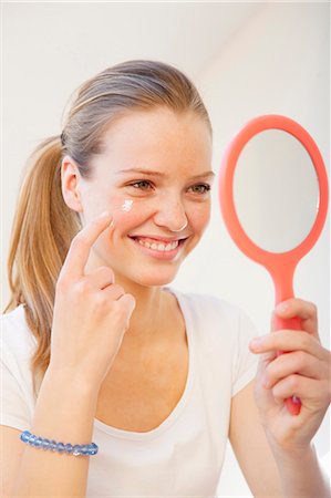 Teenage girl applying makeup Stock Photo - Premium Royalty-Free, Code: 649-03857857