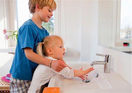 Brother and sister washing their hands Stock Photo - Premium Royalty-Free, Code: 649-03857876