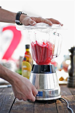 Man using blender in kitchen Stock Photo - Premium Royalty-Free, Code: 649-03858073