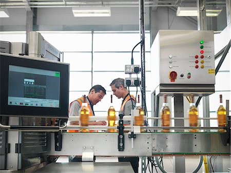 Factory workers in bottling plant Stock Photo - Premium Royalty-Free, Code: 649-03858207