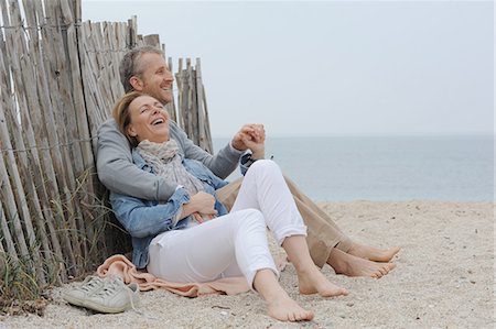 sitting fence - Older couple hugging on beach Stock Photo - Premium Royalty-Free, Code: 649-03883268