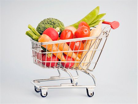 Vegetables in shopping cart Stock Photo - Premium Royalty-Free, Code: 649-03883412