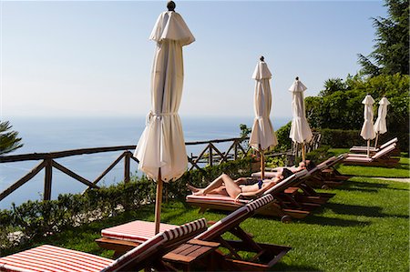 simsearch:640-06050025,k - Italien, Ravello, Amalfiküste, paar Sonne auf Liegestühlen mit Blick aufs Meer Stockbilder - Premium RF Lizenzfrei, Bildnummer: 640-06049965
