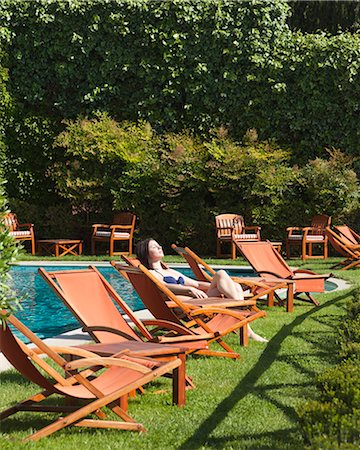 ravello - Italy, Amalfi Coast, Ravell, Young woman sunbathing at lounge chair Foto de stock - Sin royalties Premium, Código: 640-06049975