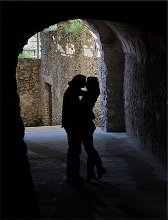 simsearch:640-06050025,k - Ravello, Italien Silhouetten Paar küssen im Tor Stockbilder - Premium RF Lizenzfrei, Bildnummer: 640-06050013