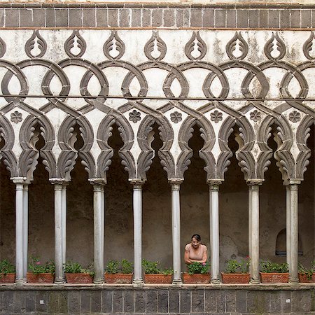 simsearch:640-06050138,k - Italy, Ravello, Woman standing on balcony between ornate columns Stock Photo - Premium Royalty-Free, Code: 640-06050031