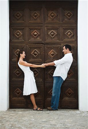 Italy, Ravello, Mature couple standing in front of historic gate Foto de stock - Sin royalties Premium, Código: 640-06050095