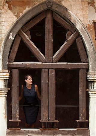 pictures of old people on vacations - Italy, Venice, Woman standing in arcade Stock Photo - Premium Royalty-Free, Code: 640-06050329