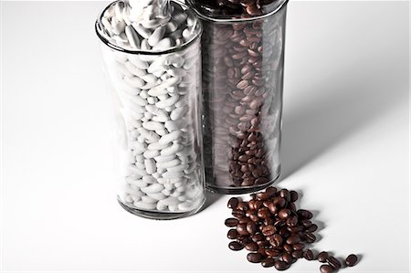 spilt coffee - Studio shot of coffee and white beans in glass vases Stock Photo - Premium Royalty-Free, Code: 640-06050627