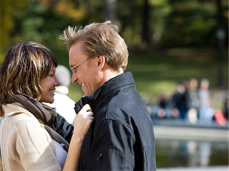 USA, New York City, Manhattan, Central Park, Mature Couple embracing im Central Park Stockbilder - Premium RF Lizenzfrei, Bildnummer: 640-06050686